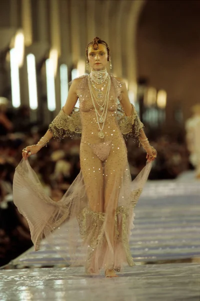Look 29
